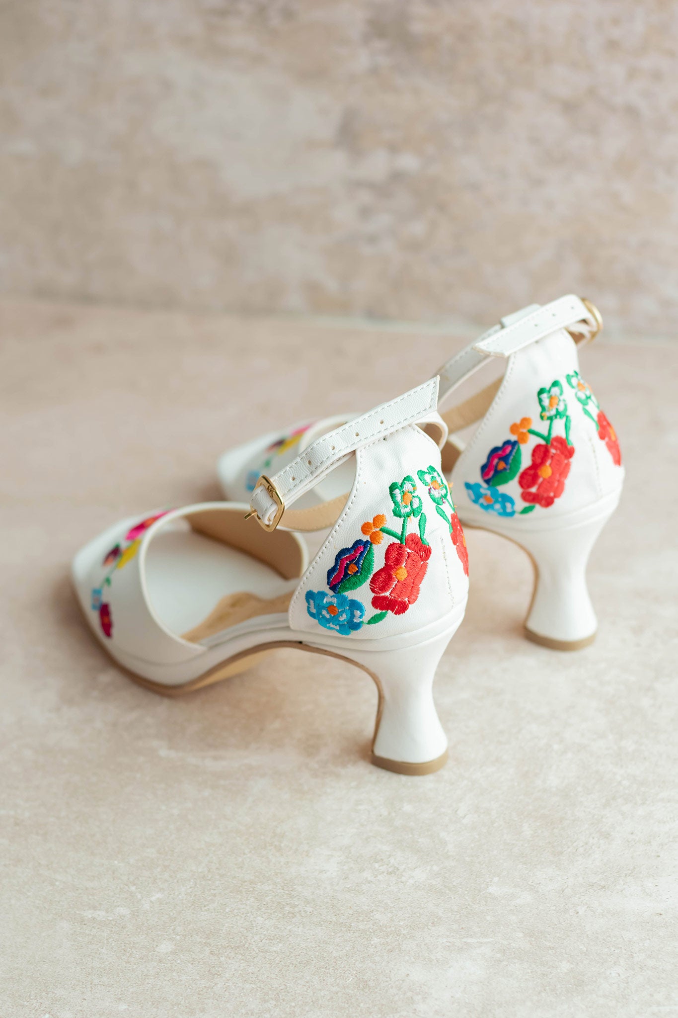 EncantoFloral - Low-Heeled Shoes, Embroidered, Comfortable and Premium Quality, 5684-Y